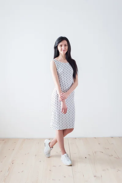 Genç kız güzel bir elbise