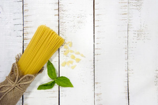 Gıda çerçeve. Makarna malzemeler. Domates, spagetti makarna,