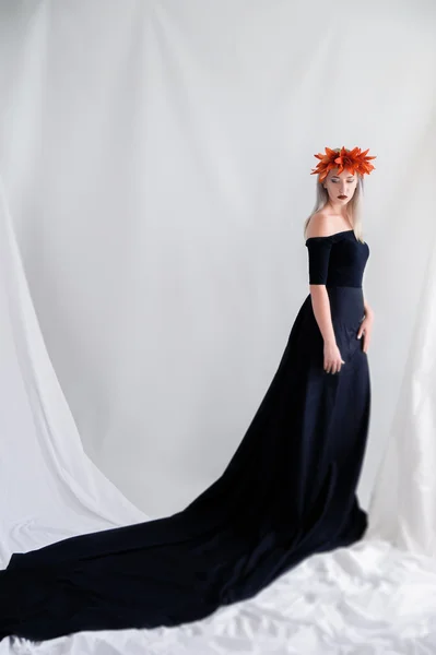 siyah lensler ile zambak güzel genç kız