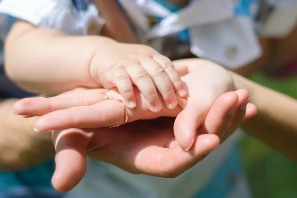 Küçük çocuğun el