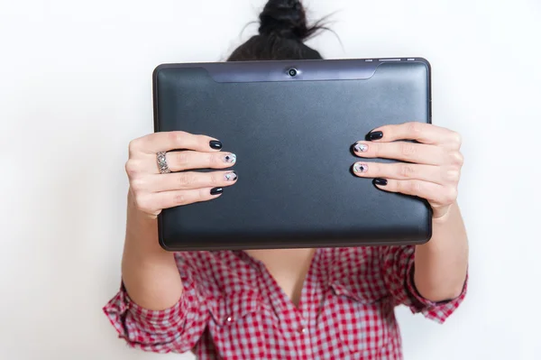 Retrato de una chica con la tableta — Foto de Stock