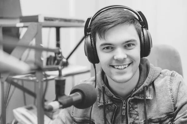 Adam portre radyo Dj