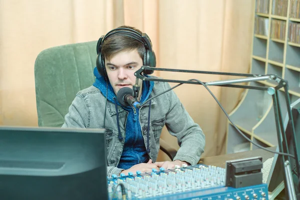 Adam portre radyo Dj