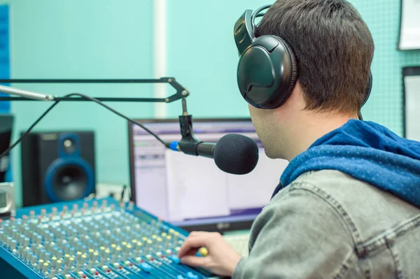 Adam portre radyo Dj