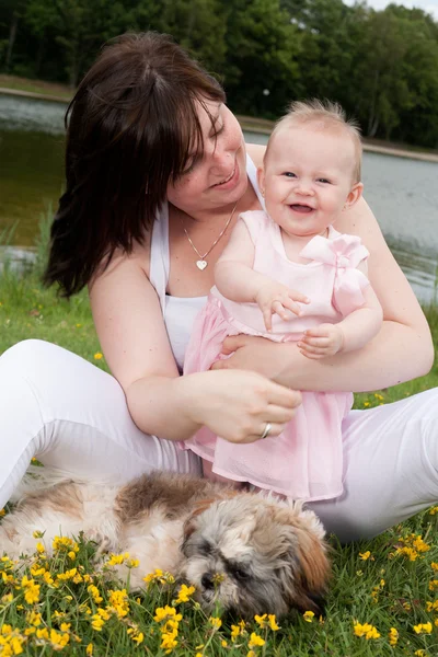 Mutter und ihr Mädchen — Stockfoto