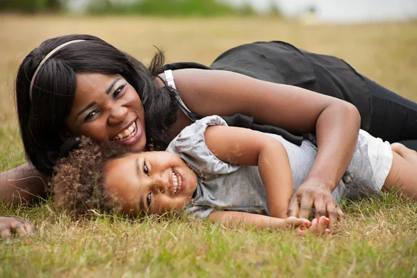 Stenditi con mia madre — Foto Stock