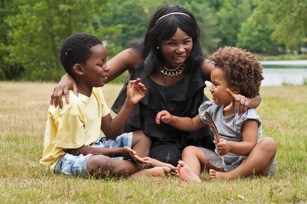 Mom and kids in nature — Stock Photo, Image