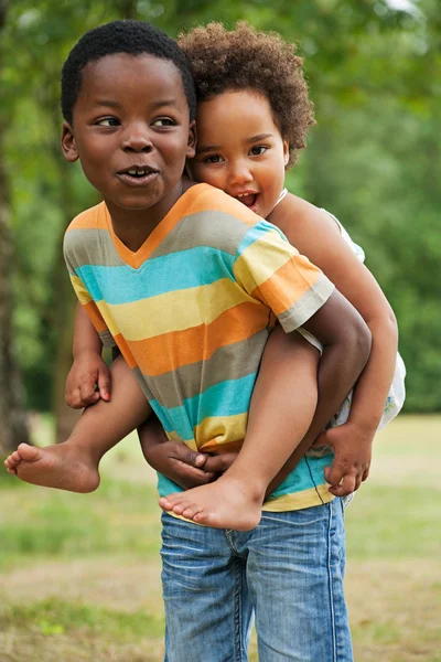 Afrikanische Kinder haben Spaß — Stockfoto