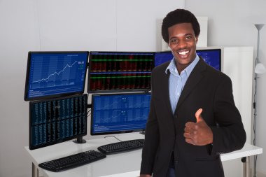 Stok komisyoncu başparmak el hareketi