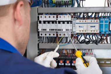 Teknisyen kontrol Fusebox