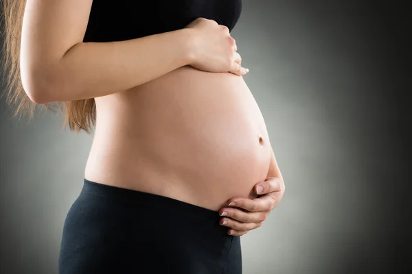 Schwangerer Bauch — Stockfoto