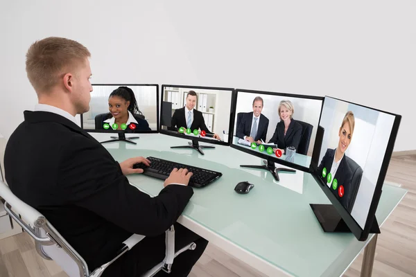 Homem de negócios videoconferência — Fotografia de Stock