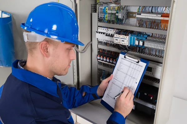 Male Technician Examining Fusebox — Stock Photo, Image