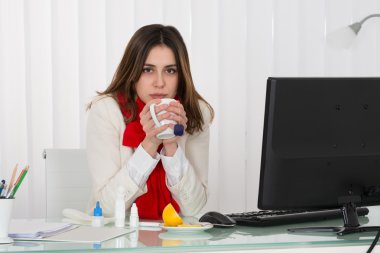 Sıcak içecek fincan içme kadın