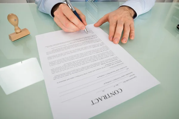 Signing Contract Form — Stock Photo, Image