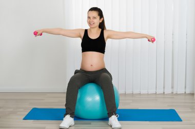 Hamile kadının egzersiz yapması