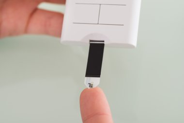 Şeker Ölçüm ile hasta el