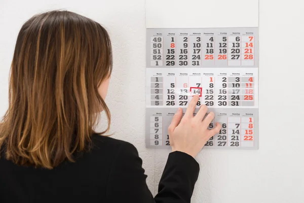 Donna d'affari con calendario Data — Foto Stock