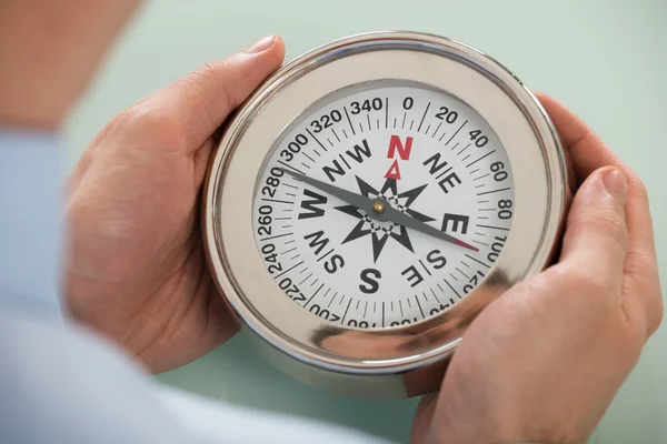 Male Hands With Compass — Stock Photo, Image