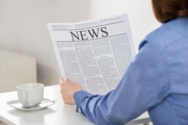 iş kadını okuma gazete