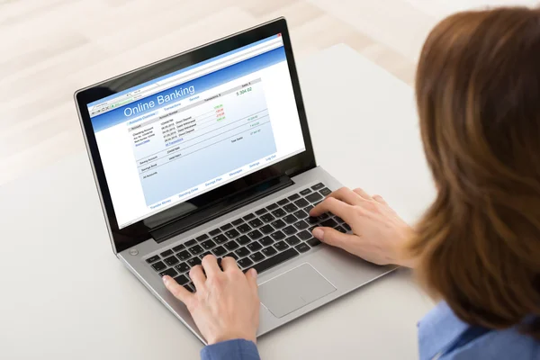 Woman Banking Online On Laptop — Stock Photo, Image