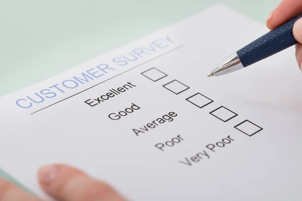 Woman with Customer Satisfaction Form — Stock Photo, Image