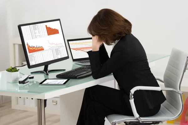 Businesswoman Suffering From Headache — Stock Photo, Image