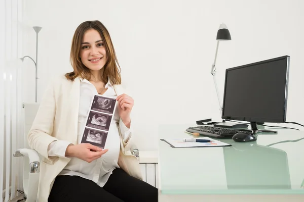 Woman Holding Ultrasound Scan — Stock Photo, Image