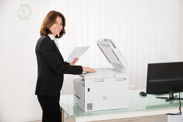 Businesswoman Copying Paper — Stock Photo, Image