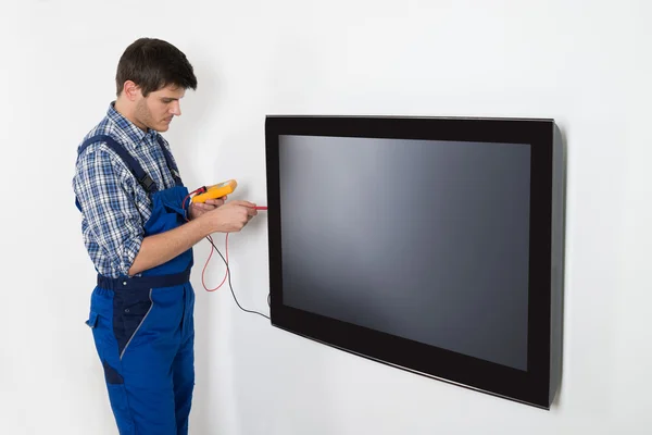 Technika naprawy telewizji — Zdjęcie stockowe