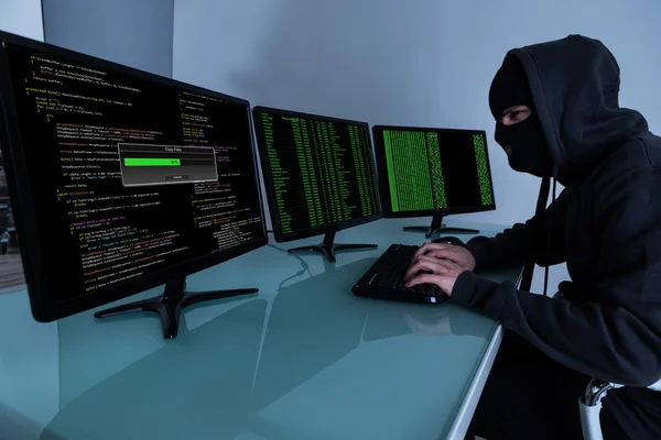 Hacker robar datos — Foto de Stock
