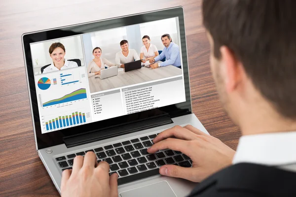 Zakenman video-conferencing — Stockfoto