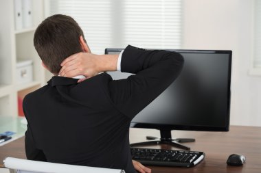 Boyun ağrısı acı