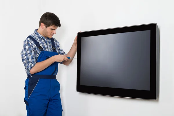 Technik opravy televize — Stock fotografie