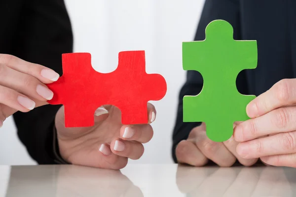 Hands Holding Puzzle Pieces — Stock Photo, Image