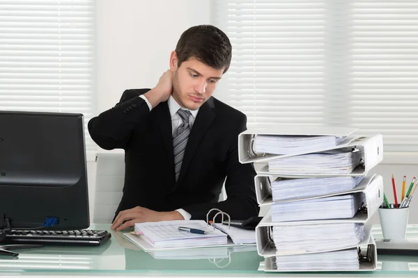 Hombre Sufriendo de Neckache — Foto de Stock