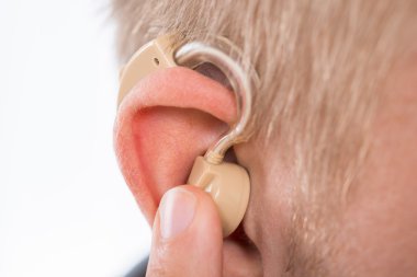 Kulakta işitme cihazı