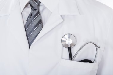 Steteskoplu erkek doktor.