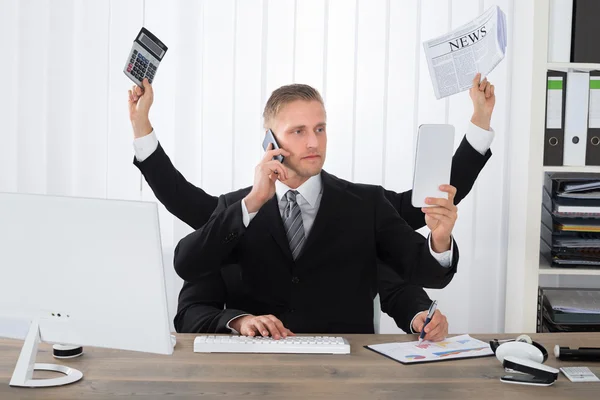 Drukke zakenman Multitasking — Stockfoto