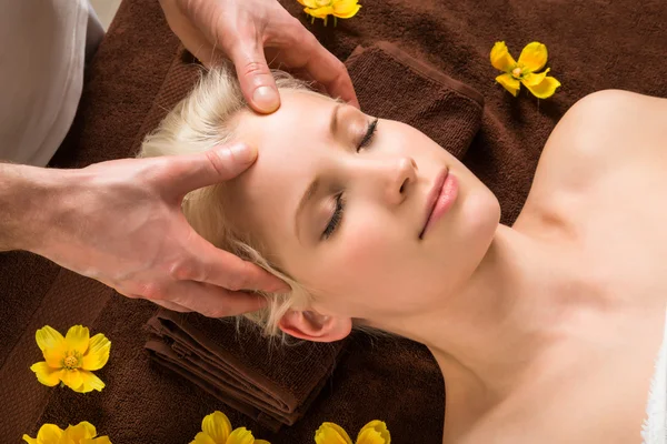 Head Massage At Spa — Stock Photo, Image