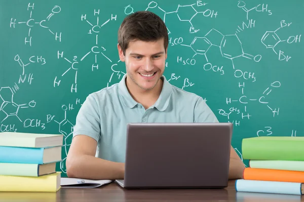 Man Using Laptop — Stock Photo, Image