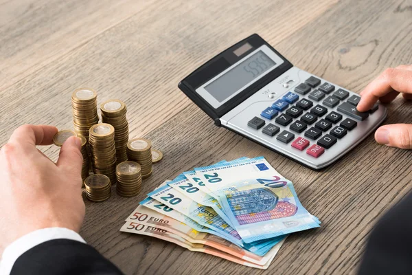 Businessman Calculating Profit — Stock Photo, Image