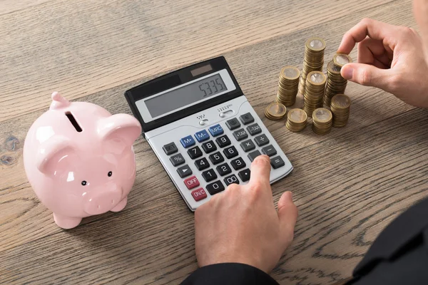 Close-up Of A Businessman Counting Coins — Stock Photo, Image