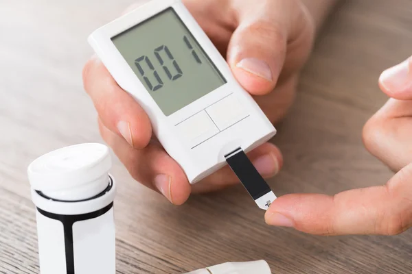 Patient Hands Measuring Glucose Level Blood Test — Stock Photo, Image