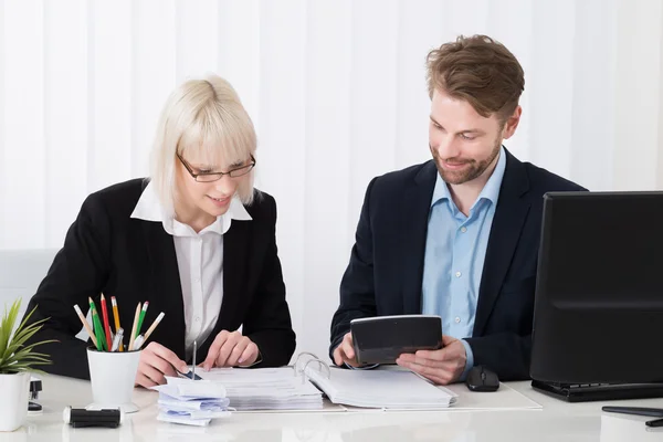 Two Businesspeople Calculating Bills — Stock Photo, Image
