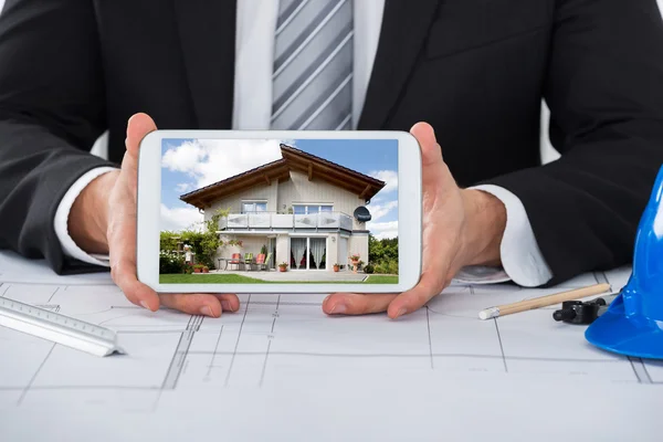 Male Architect Showing Picture Of House On Digital Tablet — Stock Photo, Image