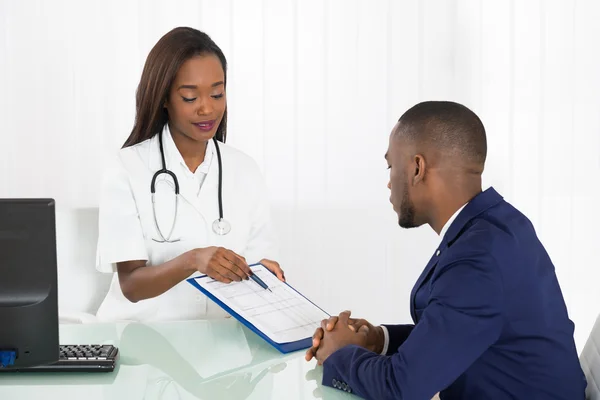 Doctor Advice To Patient — Stock Photo, Image