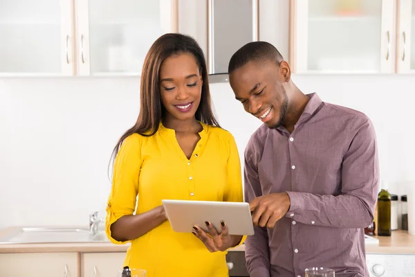 Happy Young Couple Standing In Kitchen — Stock Photo, Image