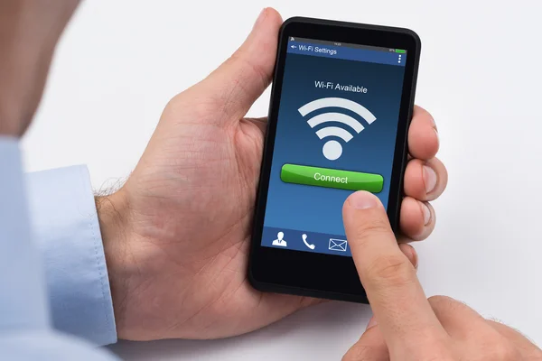 Telefone celular com sinal wi-fi — Fotografia de Stock