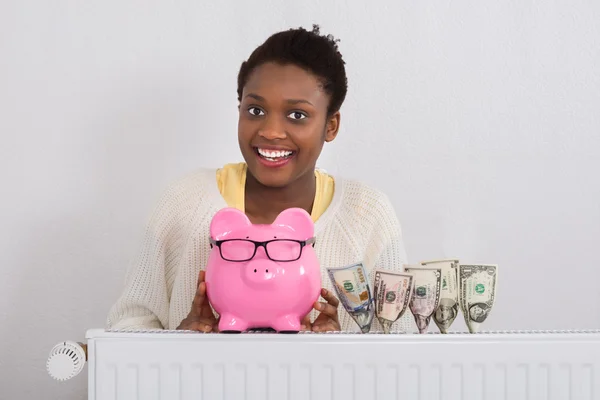 Smiling Woman With Piggy Bank — Stock Photo, Image